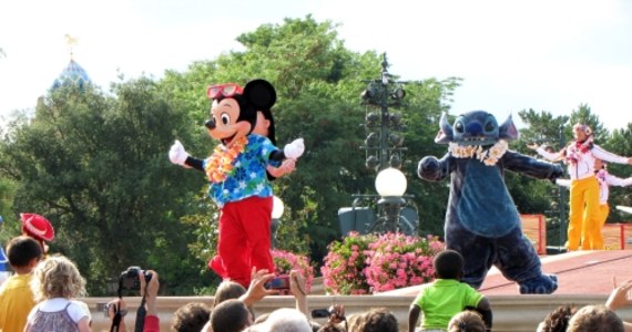 Wszczęto postępowanie karne przeciwko dyrekcji paryskiego Disneylandu. Chodzi o nielegalne korzystanie z tajnej policyjnej dokumentacji. "Myszka Miki chciała wszystko wiedzieć o nowych pracownikach" - ujawniają francuskie media.