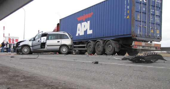 Przez sześć godzin zablokowana była droga krajowa nr 7 w Przejazdowie w Pomorskiem. Doszło tam do karambolu. W  wypadku uczestniczyło sześć aut osobowych oraz dwie ciężarówki. Dwie osoby zostały ranne. Do wypadku doszło przed wjazdem do Gdańska, około godziny 5.45.