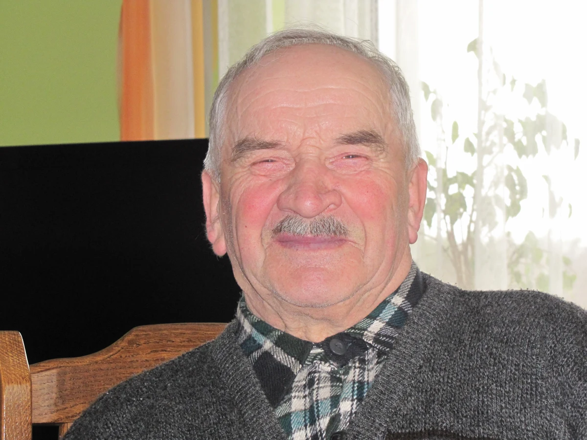 Przez 44 lata niepodzielnie był sołtysem - Antoni Chmura - ze wsi Grądów pod Chodlem na Lubelszczyźnie. Właśnie otrzymał nadany przez prezydenta Złoty Krzyż Zasługi. To najdłużej rządzący sołtys w Polsce. Urząd oddał dopiero rok temu, bo 77 lat na karku nie pozwoliło mu dalej być sołtysem.