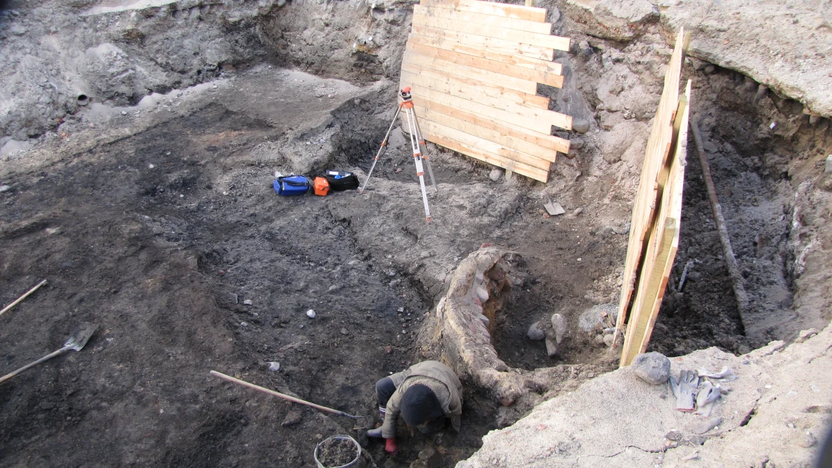 Archeolodzy szukają zaginionej świątyni na zamku w Szczecinie. W trakcie prac natrafili na wyjątkowe znalezisko - setki przedmiotów należących do średniowiecznych szczecinian. Być może dzięki uzyskanym informacjom, uda im się potwierdzić wiek, w którym Słowianie osiedlili się w tym mieście.