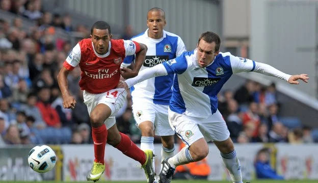 Chelsea strzeliła tylko dwa, kontuzja van Persiego