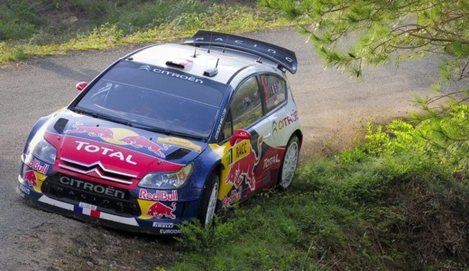 Rajd Wielkiej Brytanii: Loeb liderem, wypadek Ogiera