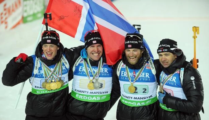 MŚ w biathlonie: Złoto Norwegów w sztafecie, Polacy daleko