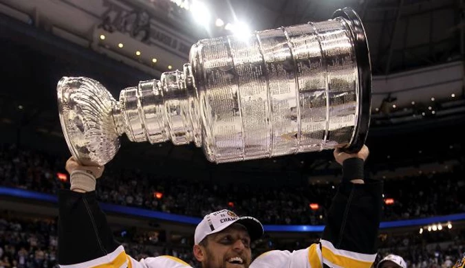 Najcenniejsze trofeum hokejowe już w Bostonie