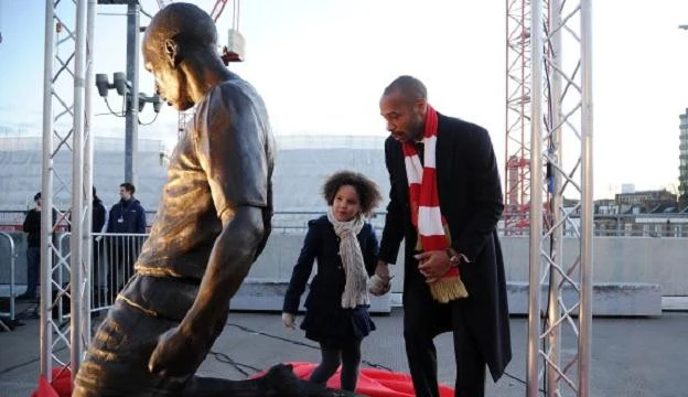 Thierry Henry ma już swój pomnik w Londynie