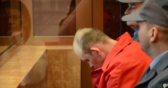 Sąd Okręgowy we Włocławku skazał mordercę 14-letniej Eweliny ze Służewa na dożywocie. Jacek Urbański będzie mógł ubiegać się o przedterminowe zwolnienie dopiero za 35 lat. Proces toczył się za zamkniętymi drzwiami. Wyrok jest nieprawomocny.