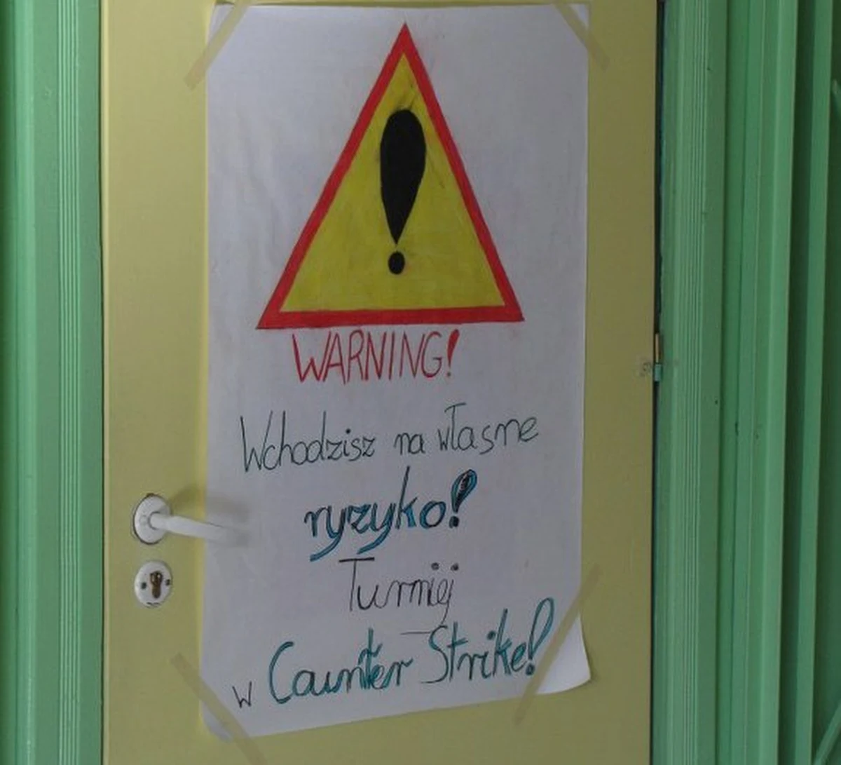 Gimnazjum w Dywitach w województwie warmińsko-mazurskim postanowiło zorganizować uczniom turniej w Counter Strike. To komputerowa strzelanina przeznaczona dla graczy powyżej 16. roku życia. Dopiero tuż przed rozpoczęciem turnieju dyrekcja szkoły zadecydowała o odwołaniu rozgrywek. O turnieju poinformował nas na Gorącą Linię RMF FM oburzony rodzic.