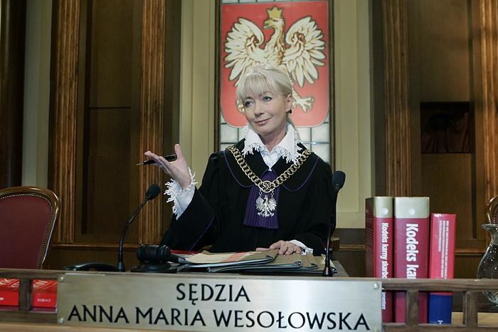 Zdjęcie ilustracyjne Sędzia Anna Maria Wesołowska odcinek 386 "Za młoda, by kochać"