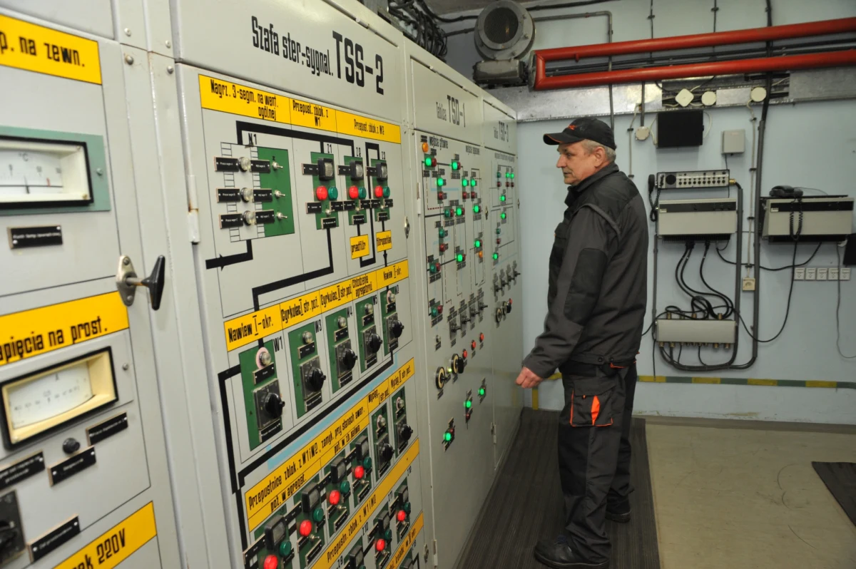 Wojewoda zachodniopomorski podjął decyzję o likwidacji podziemnego Centrum Zarządzania Kryzysowego w Szczecinie. Potężny bunkier czeka na nowego właściciela. Jako własność Skarbu Państwa może być przekazany jedynie na cele publiczne.