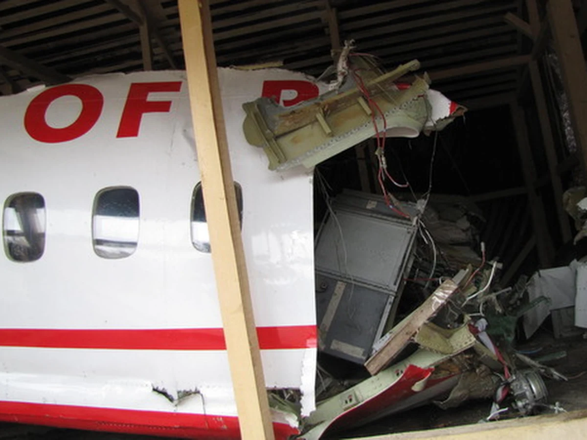 Rosyjskie organy śledcze nie podejmowały żadnych czynności w celu oczyszczenia fragmentów samolotu prezydenta Polski i nie planują podejmować - powiedział przedstawiciel Komitetu Śledczego Federacji Rosyjskiej Władimir Markin. Dodał również, że wrak tupolewa jest zamknięty i nikt nie ma do niego dostępu.