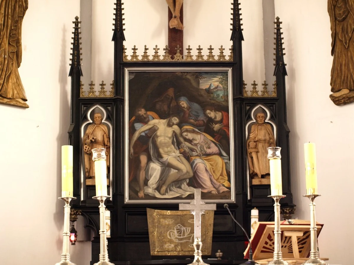 Prawdziwy skarb odnaleziono na Mazurach. Społecznik Krzysztof Worobiec odkrył, że wiszący w kościele w Ukcie obraz został namalowany przez Girolamo Muziano. To włoski XVI-wieczny malarz, przez samego Michała Anioła określany mianem "jednego z najwspanialszych malarzy wieku". Teraz odkrywca wraz z proboszczem miejscowej parafii będzie szukał oprawy dla tego skarbu... na dnie mazurskiego jeziora.