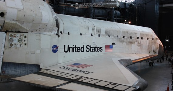 Prom kosmiczny, który dokładnie tydzień temu został przetransportowany do Muzeum Lotnictwa i Przestrzeni Kosmicznej w Waszyngtonie, przyciąga tłumy turystów. Wszyscy chcą zobaczyć wahadłowiec, który przez trzy dekady odbył 39 misji.