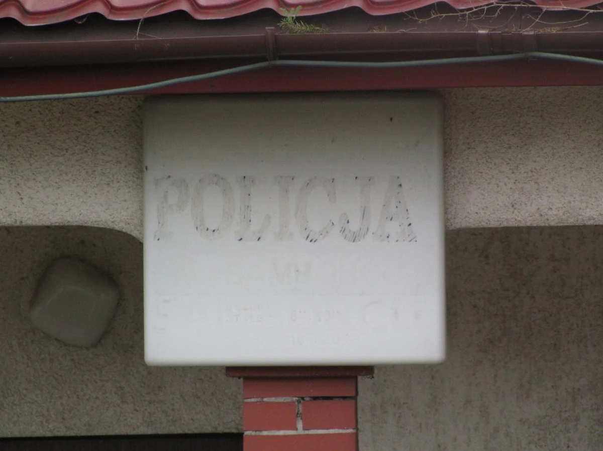 Policja likwiduje posterunki w najmniejszych miejscowościach. Jak ustalili reporterzy RMF FM, do końca roku zniknie kilkaset z nich. Odpowiednie polecenia otrzymali już komendanci wojewódzcy. To oni mają przygotować listę placówek do likwidacji.