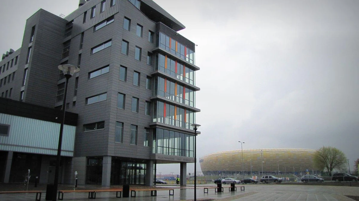 Międzynarodowe Targi Gdańskie z centrum miasta przeniosły się w okolice stadionu PGE Arena. Dziś otwarto nową - dwa razy większą siedzibę. To pierwsza - obok stadionu - inwestycja w zaniedbanej przez lata Letnicy.