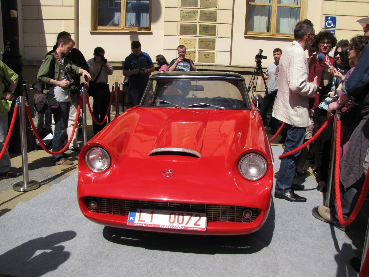 Replikę syreny sport zaprezentował w Lublinie jej twórca Mirosław Mazur. Oryginalny samochód zbudowany został tylko w jednym egzemplarzu. Auto skonstruowano pod koniec lat 50. w Fabryce Samochodów Osobowych w Warszawie. Niestety nigdy nie zdecydowano się na rozpoczęcie jego seryjnej produkcji.