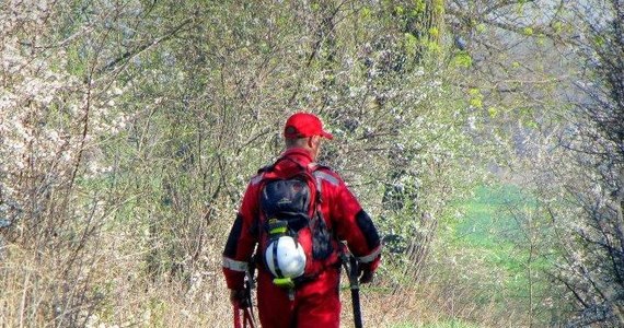 Dwuletni Adrian, który zaginął wczoraj po południu w okolicach Łaguszewa w Pomorskiem, jest już bezpieczny. Rano załoga śmigłowca, który włączył się w akcję poszukiwawczą, wypatrzyła chłopca. Dziecko zostało przewiezione do szpitala na badania.