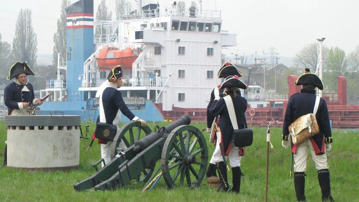 Około 7-8 tysięcy widzów oglądało w Gdańsku rekonstrukcję bitwy morskiej o Twierdzę Wisłoujście. W niezwykłej inscenizacji wzięły udział trzy stylizowane na galeony okręty i około 200 członków grup rekonstrukcyjnych - w tym goście z Czech i Litwy. Scenariusz był fikcyjny, inspirowany czasami napoleońskimi.
