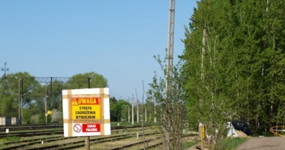 Najwcześniej w czerwcu zacznie się oczyszczanie okolic torowiska w Gutkowie na obrzeżach Olsztyna - ustalił reporter RMF FM Andrzej Piedziewicz. W połowie stycznia teren został skażony przez wyciek oleju napędowego. Żeby mogły się rozpocząć prace rekultywacyjne, trzeba dopełnić szeregu formalności. Tymczasem mieszkańcy okolicznych domów coraz bardziej skarżą się na swoje samopoczucie i zapowiadają walkę o odszkodowania.

