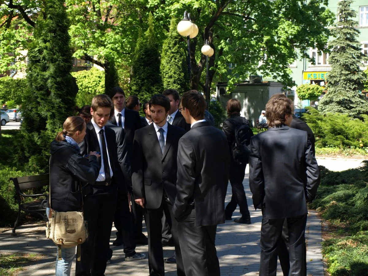 Abiturienci przystąpili w czwartek do matury z języka angielskiego. Rano pisali egzamin na poziomie podstawowym, po południu - na rozszerzonym. Egzamin pisemny na poziomie podstawowym z języka obcego jest jednym z obowiązkowych punktów na maturze.