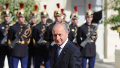 Zmiana warty w Pałacu Elizejskim. Hollande zaprzysiężony na prezydenta