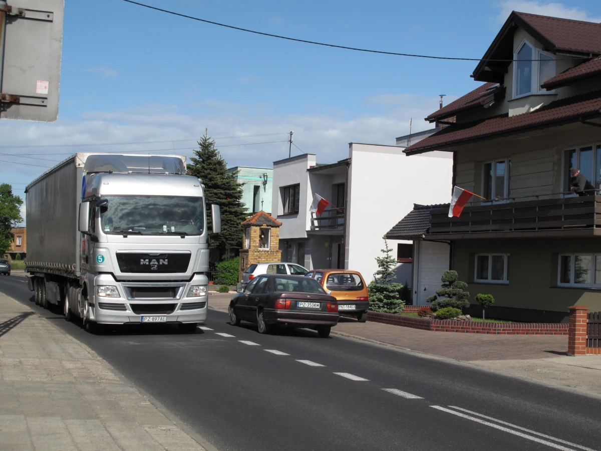 Z końcem roku tracą ważność zezwolenia na wjazd do Torunia w godzinach szczytu dla pojazdów o masie powyżej 18 ton. Drogowcy przypominają o ich przedłużeniu - poruszanie się po mieście bez ważnych dokumentów grozi bowiem sporym mandatem. 