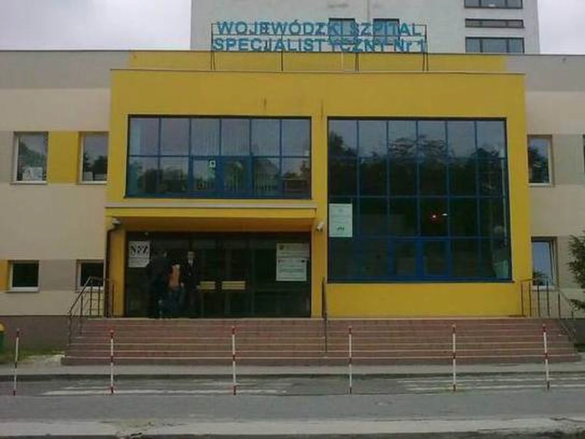 Nie wszystkie oddziały wojewódzkiego szpitala w Tychach zaczną pracować od pierwszego czerwca. Zadłużona placówka będzie zamknięta od 19 do 31 maja. Po przerwie zarządzać nią będzie spółka Megrez. Przez błąd w ofercie złożonej do NFZ firma będzie musiała poczekać z uruchomieniem dwóch oddziałów do połowy czerwca.