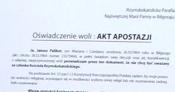 Akt apostazji przybity do kościelnych drzwi