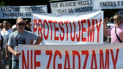 Przed Sejmem taksówkarze protestowali przeciwko deregulacji 