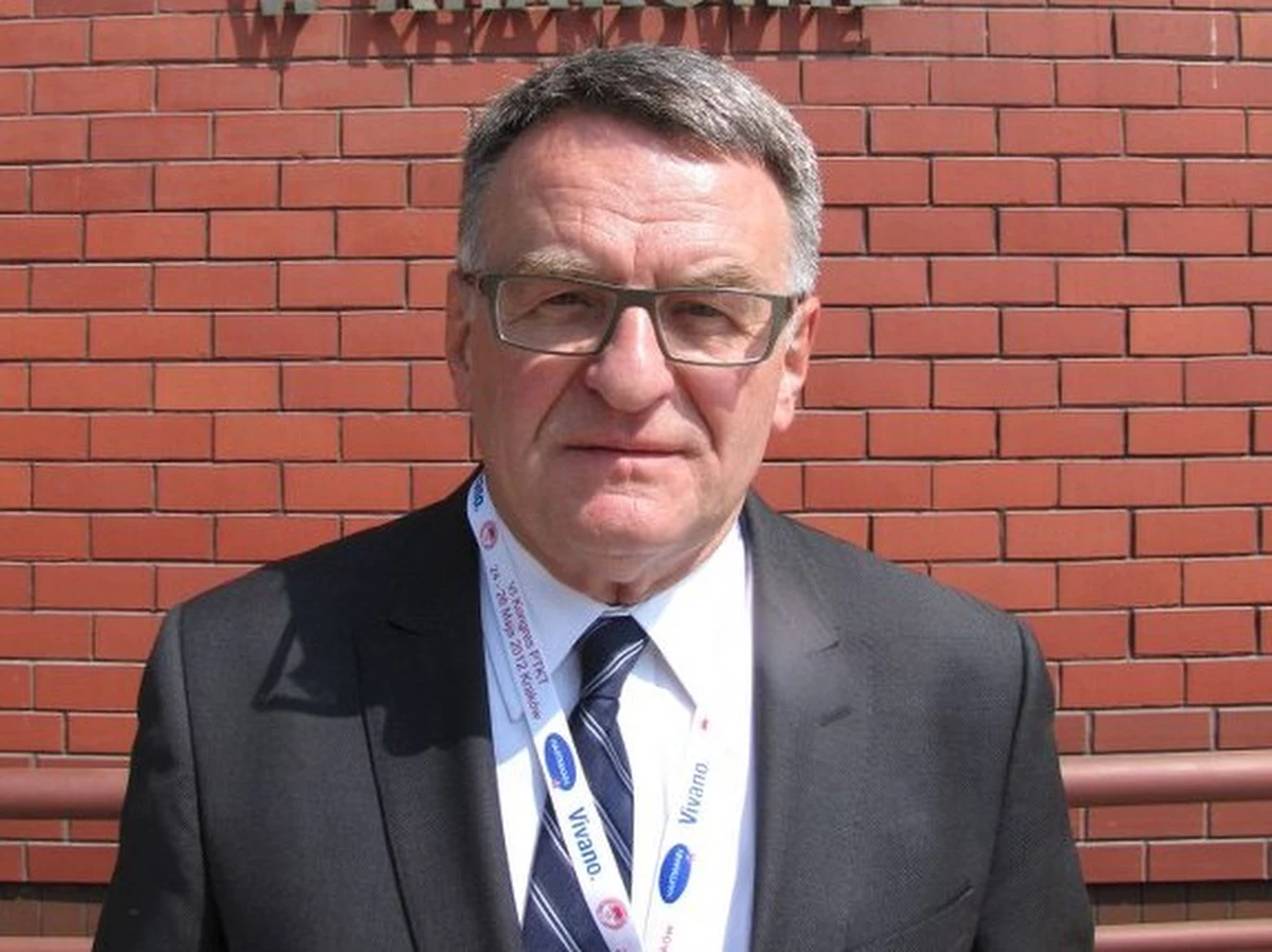 Krakowscy kardiochirurdzy wszczepili pacjentom najnowocześniejsze na świecie biologiczne zastawki serca. Informację tę podano na Kongresie Kardiochirurgów i Torakochirurgów, którego uczestnicy dyskutują o najnowocześniejszych metodach leczenia. Kongres to szansa także dla adeptów, którzy pod okiem najlepszych polskich chirurgów mogą stawiać pierwsze kroki podczas operacji na sercu.