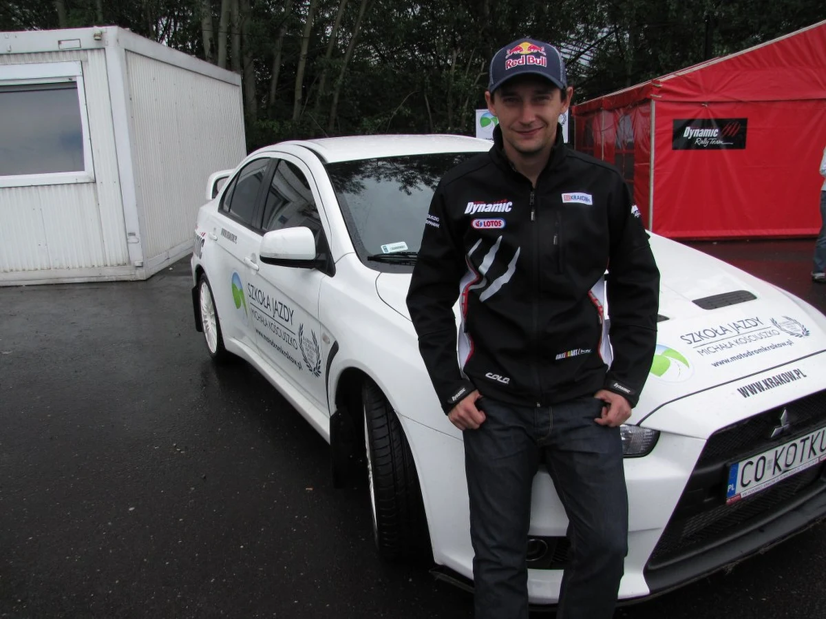 Już trzeci sezon jeden z najlepszych polskich kierowców Michał Kościuszko będzie reklamował Kraków. Logo miasta pojawi się na aucie i stroju dwukrotnego mistrza Świata w Rajdach Samochodowych.