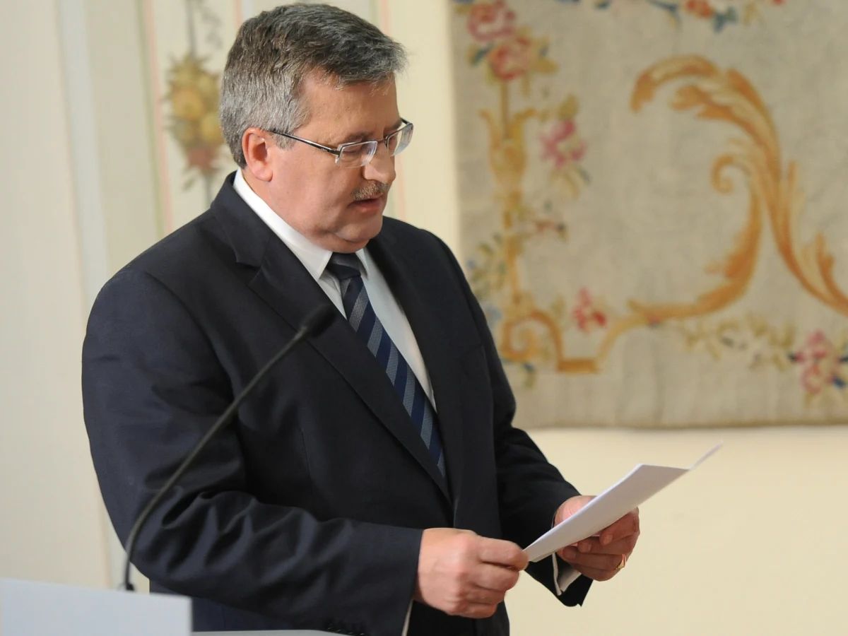 "I regret the error", czyli żałuję błędu - napisał w liście do Bronisława Komorowskiego prezydent USA. Wprost słowo "przepraszam" nie zostało użyte. Barack Obama zapewnił jednak, że nieumyślnie użył sformułowania "polski obóz śmierci".