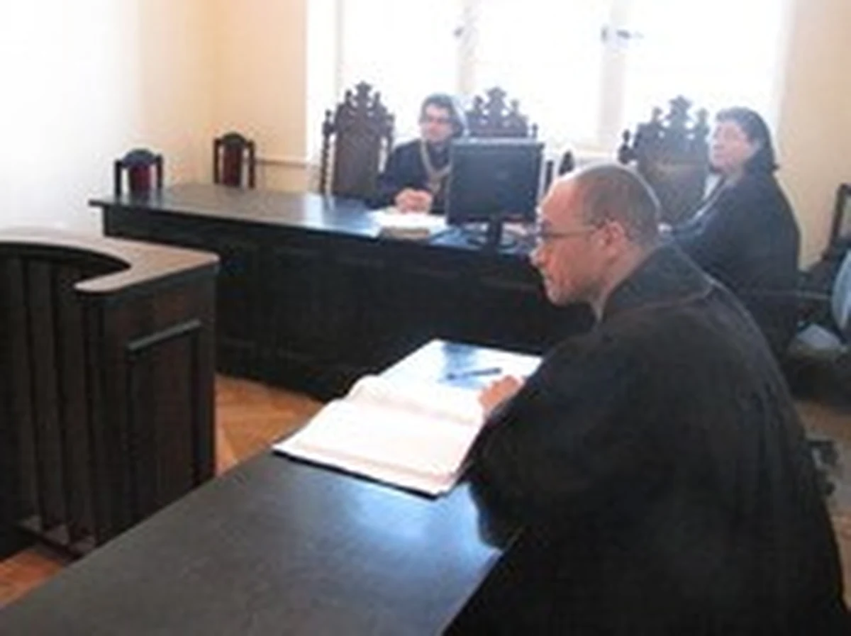 Prokuratura ponownie umorzyła śledztwo w sprawie tajemniczej śmierci młodego żeglarza Patryka Palczyńskiego. Śledczy po zażaleniu rodziny zbadali jeszcze raz sprawę, po raz kolejny uznając, że mężczyzna popełnił samobójstwo. Tymczasem pełnomocnik rodziny - niezgadzającej się z tą tezą - zapewnia, że o umorzeniu sprawy zarówno on, jak i matka żeglarza, dowiedzieli się z mediów.