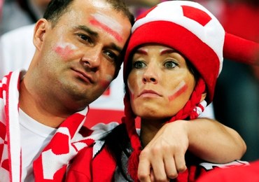 Smutni kibice reprezentacji Polski po meczu z Czechami 