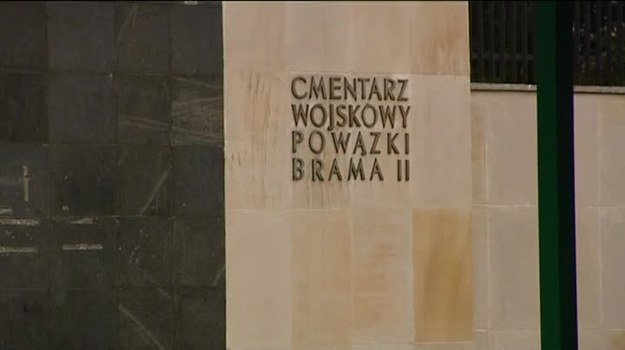 Zakończyła się ekshumacja ciała Przemysława Gosiewskiego. Teraz ciało zostanie przewiezione na specjalistyczne badania, które mają dać odpowiedź na pytanie o skalę nieprawidłowości w rosyjskich dokumentach sekcyjnych (Agencja TVN/ TVN24).