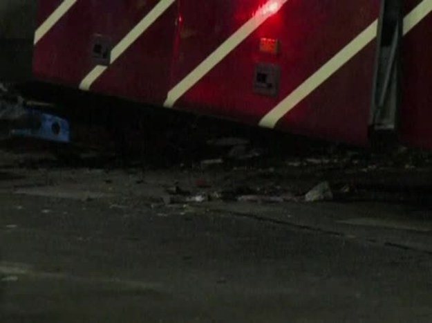 28 osób, w tym 22 dzieci, zginęło we wtorek późnym wieczorem w wypadku belgijskiego autokaru, który uderzył w ścianę tunelu w kantonie Valais na południu Szwajcarii. 24 dzieci odniosło obrażenia (Agencja TVN/CNN Newsource).