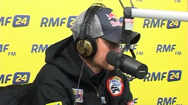 Przede mną wielkie wyzwanie. Mimo iż jestem silnym człowiekiem, wiem, że nie będzie łatwo - tak przed startem w Rajdzie Dakar mówił w studio RMF FM Adam Małysz.