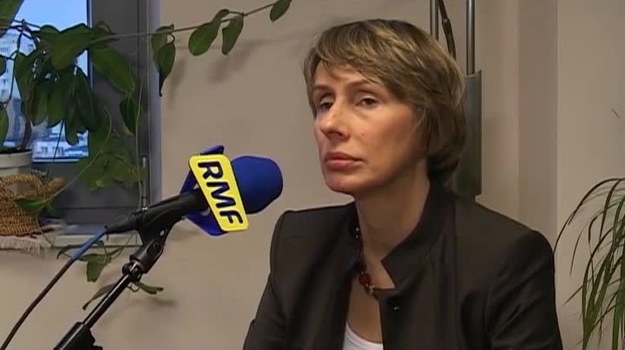Agnieszka Romaszewska-Guzy - dziennikarka, dyrektor Biełsat TV, po wprowadzeniu stanu wojennego została internowana na pięć miesięcy. W początkach grudnia 1981 roku brała udział w studenckich strajkach.