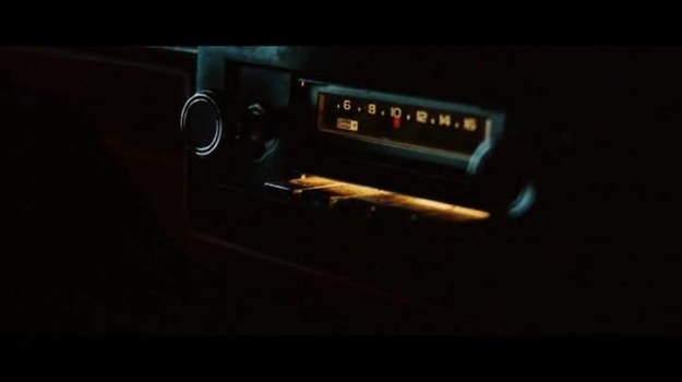 Mężczyzna (Adrien Brody) budzi się we wraku samochodu w bezkresnej kanadyjskiej puszczy. Jest ranny; nie pamięta, kim jest, ani co zrobił. Wkrótce odkrywa z tyłu samochodu zwłoki mężczyzny...