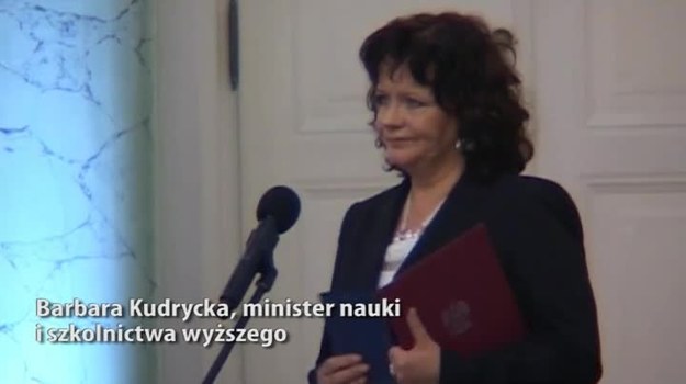 W Pałacu Prezydenckim zaprzysiężeni zostali nowi ministrowie. Większość - w tym premier Tusk - zakończyła składaną przysięgę słowami "Tak mi dopomóż Bóg". Ale nie wszyscy. Formuły nie dodali: Waldemar Pawlak, Bartosz Arłukowicz i Elżbieta Bieńkowska.