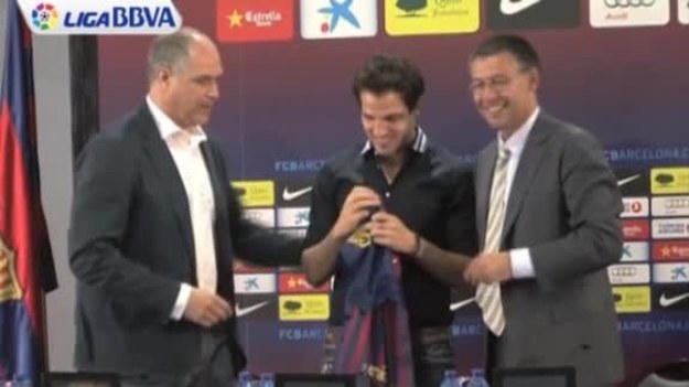 Cesc Fabregas uczestniczył w poniedziałek w swojej pierwszej konferencji prasowej jako zawodnik Barcelony. Podzielił się swoimi wrażeniami związanymi z entuzjastycznym przyjęciem na Camp Nou.