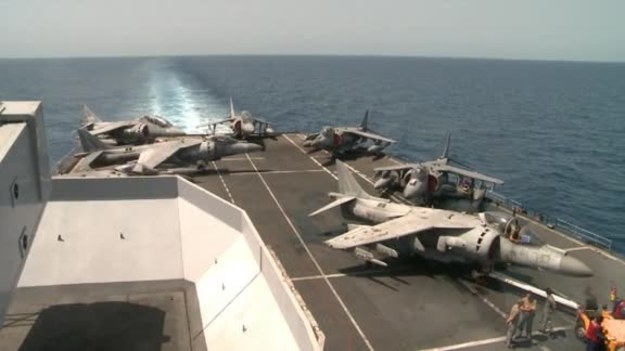 NATO Channel: Na Morzu Śródziemnym operuje obecnie 20 okrętów NATO, które w ramach operacji Zjednoczony Obrońca wykrywają i rozbrajają miny rozmieszczone u wybrzeży Libii przez siły pułkownika Kaddafiego. To trudna i niebezpieczna praca.
