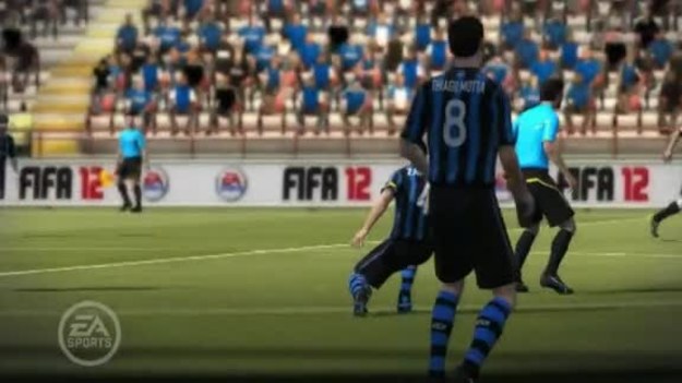FIFA 12 to kontynuacja znanej serii gier piłkarskich. Po raz kolejny poprowadzimy swój ulubiony klub lub kraj do zwycięstwa. Na gracza czeka szereg trybów. Jednym z nich jest opcja menadżerska, gdzie wcielamy się w rolę szkoleniowca i pniemy się coraz wyżej po szczeblach kariery...