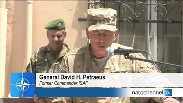 Generał Petraeus, do niedawna Głównodowodzący Międzynarodowych Sił Wsparcia Bezpieczeństwa i amerykańskich wojsk w Afganistanie, zamienił mundur na fotel szefa CIA. "Zaszczyt dowodzenia (...) to najpiękniejsze zwieńczenie wojskowej kariery" - powiedział na pożegnanie.
