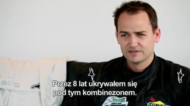 Prezenterów magazynu motoryzacyjnego "Top Gear" zna chyba każdy fan motoryzacji. Przez osiem lat w ich zespole pozostawała również inna, bezbłędnie kojarzona z programem osobowość, "oswojony kierowca wyścigowy" - Stig. Już niebawem pojawi się on na naszym czacie.