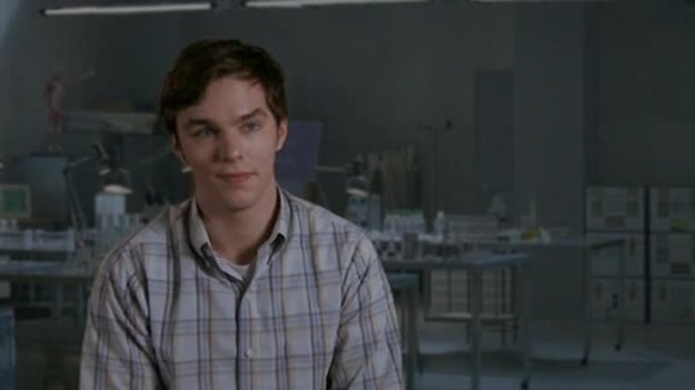 Moja postać to młody naukowiec, sprytny, pomysłowy i super inteligentny maniak komputerowy - mówi Nicholas Hoult, który w "X-Men: Pierwsza klasa" gra "Hanka" McCoya, czyli Bestię.