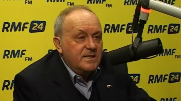 Dowódca Tu-154 realizował podejście do lądowania, ale nie słyszał uwag kolegów z załogi - mówił w Kontrwywiadzie RMF FM płk Robert Latkowski, wieloletni dowódca 36. Pułku.