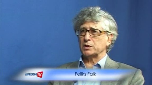 Współczesny widz jest nastawiony na rozrywkę - mówi Feliks Falk, podkreślając jednocześnie, że festiwale filmowe i ambitne kino wciąż znajdują odbiorców.