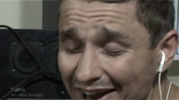 Kolejny album Janusza Radka "Gdzieś-po-między" (premiera 08.10.) to 13 kompozycji w całości autorstwa artysty. Janusz Radek udowadnia tą płytą, że jest nie tylko doskonałym wokalistą, ale także potrafi pisać piękne teksty oraz ciekawe przebojowe piosenki. Oto fragment utworu "Naprawdę jesteś piękna".