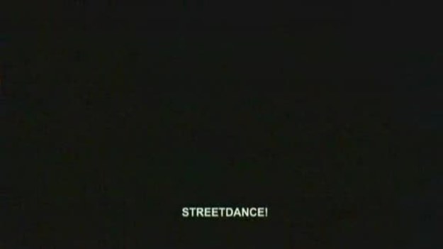 Podczas treningów przed mistrzostwami Wielkiej Brytanii w streetdance grupa tancerzy ulicznych zostaje zmuszona do współpracy z tancerzami ze szkoły baletowej. Choć nie mają wspólnych korzeni, łączy ich wspólna pasja... Film poleca Michał Piróg.