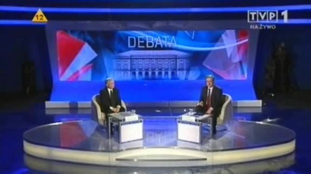 Jarosław Kaczyński i Bronisław Komorowski podczas debaty na żywo w TVP przedstawili swoje stanowiska w sprawie polityki społecznej.